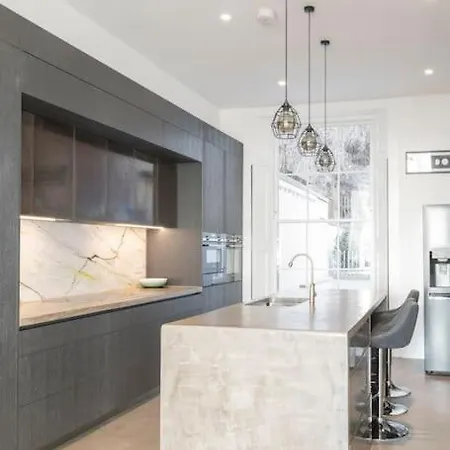 3 Bedroom, 3 Bathroom Large Flat With Sea Views! Hastings Exterior photo