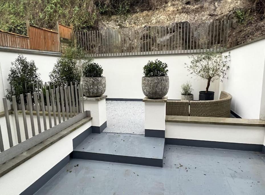 3 Bedroom, 3 Bathroom Large Flat With Sea Views! Hastings