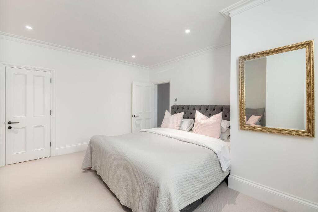 3 Bedroom, 3 Bathroom Large Flat With Sea Views! Apartment Hastings