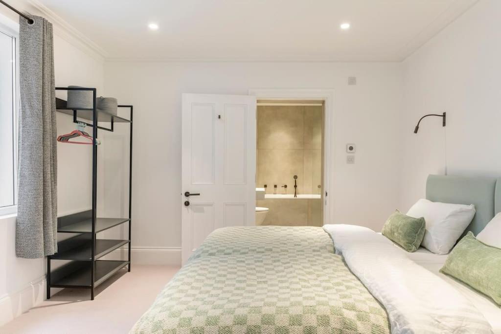 3 Bedroom, 3 Bathroom Large Flat With Sea Views! Hastings