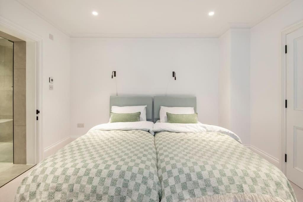 3 Bedroom, 3 Bathroom Large Flat With Sea Views! * Hastings